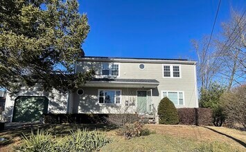 60 Orchard St in Bellingham, MA - Building Photo - Building Photo
