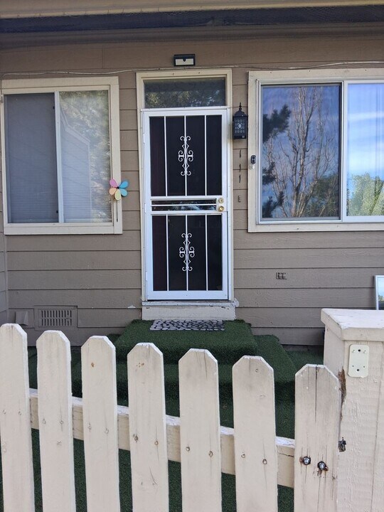 1089 S Walden Way in Aurora, CO - Building Photo