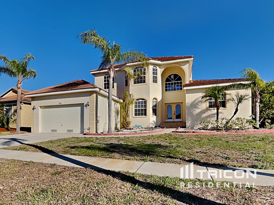 716 Bunker View Dr in Apollo Beach, FL - Building Photo