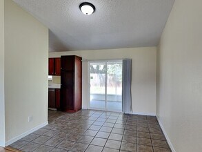 137 Rebecca Dr NE in Winter Haven, FL - Foto de edificio - Building Photo