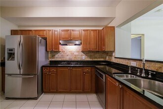 3275 Lenox Rd NE in Atlanta, GA - Building Photo - Building Photo