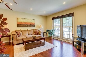 7947 Hidden Bridge Dr in Springfield, VA - Building Photo - Building Photo