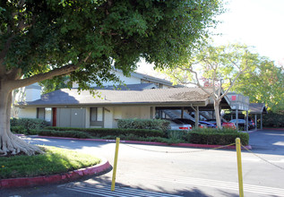 La Jolla Park Villas in La Jolla, CA - Building Photo - Building Photo