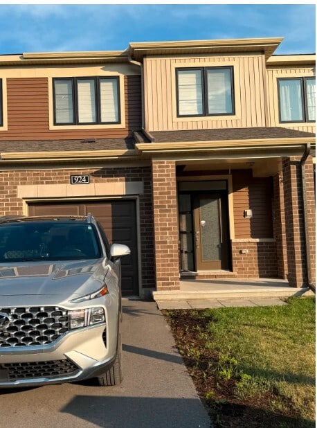 property at 924 Athenry Crt