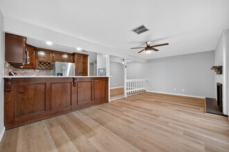 11504 Village Pl Dr in Houston, TX - Foto de edificio - Building Photo