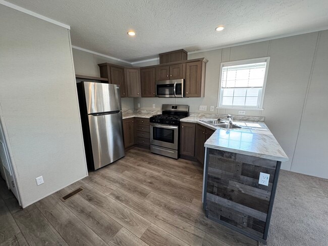 290 Walnut in Highland, MI - Building Photo - Building Photo
