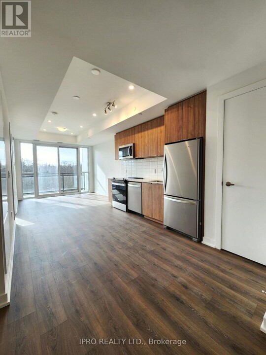760-760 Whitlock Ave in Milton, ON - Building Photo