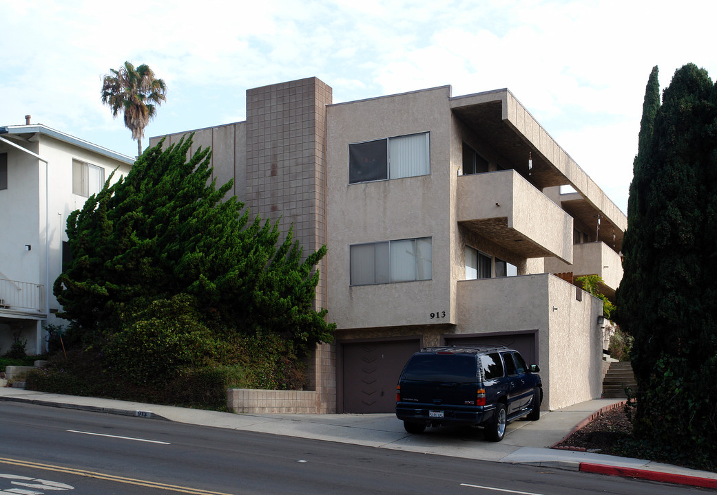 913 E Grand Ave in El Segundo, CA - Building Photo