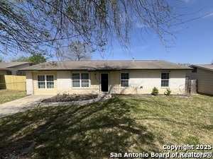 7521 Valley Oak in Live Oak, TX - Building Photo