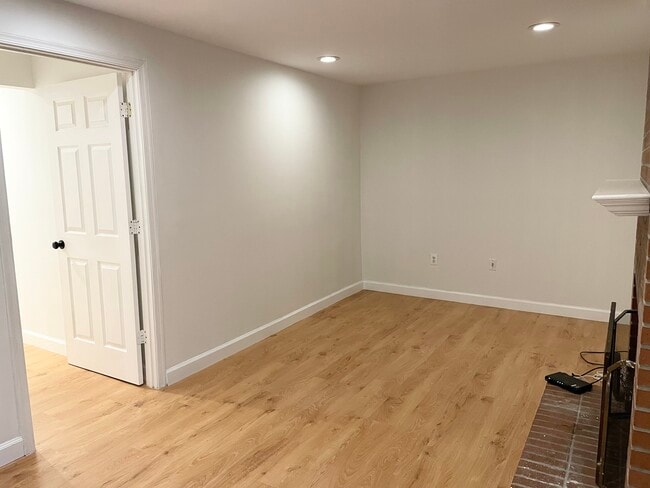 14619 Winterfield Dr in Centreville, VA - Building Photo - Building Photo