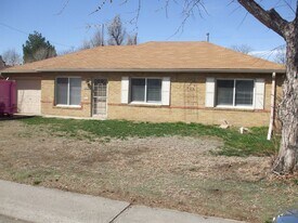 1259 Quari St in Aurora, CO - Building Photo