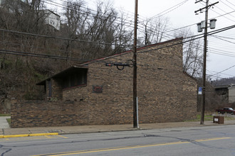 Jody Apartments in East Pittsburgh, PA - Foto de edificio - Building Photo