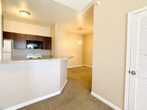 Prairie Pointe Apartments in Dodge City, KS - Building Photo - Interior Photo