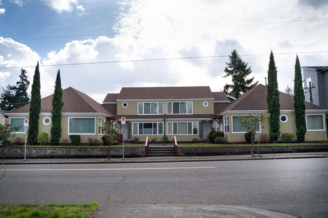 2438 NE Killingsworth St, Unit 7 in Portland, OR - Foto de edificio - Building Photo