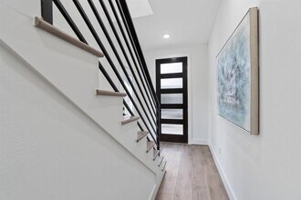 216 E 31st 1/2 St in Houston, TX - Building Photo - Building Photo