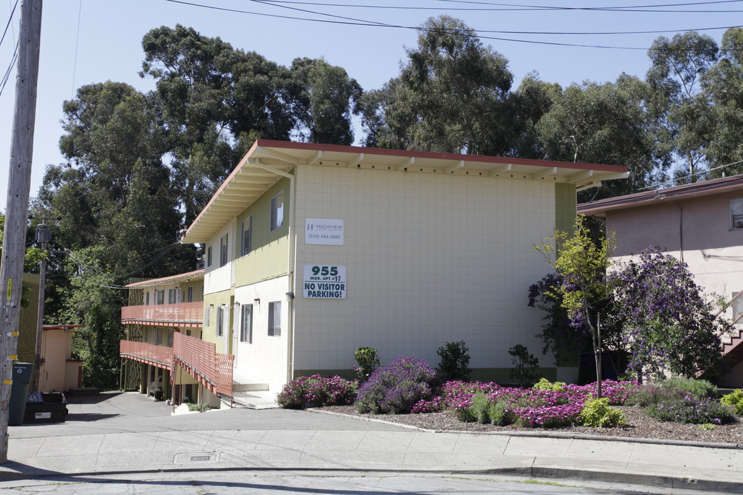 951-955 Karol Way in San Leandro, CA - Building Photo