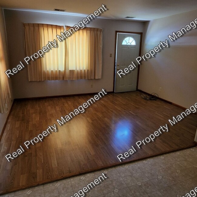 4046 Willow St in Hobart, IN - Building Photo - Building Photo