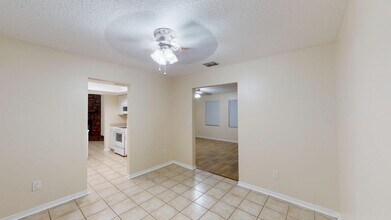 680 Roger Sherman St in Orange Park, FL - Building Photo - Building Photo