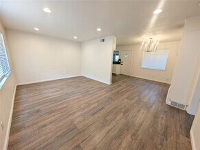1619 Carlisle Ct in The Village, OK - Building Photo - Building Photo