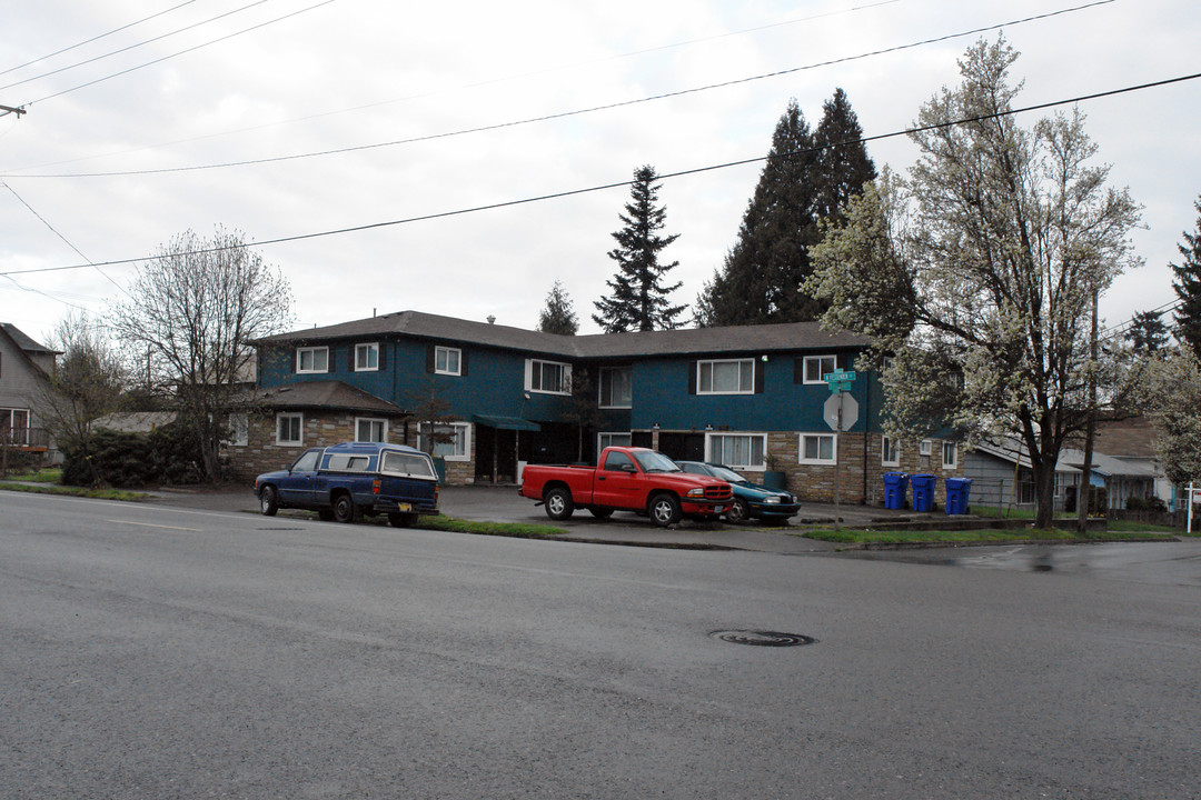 7905-7915 N Fessenden St in Portland, OR - Building Photo