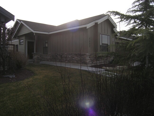 2537 E Hidden Crk St in Nampa, ID - Building Photo - Building Photo