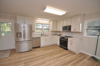 102 Highland Dr in Benton, KY - Building Photo - Building Photo