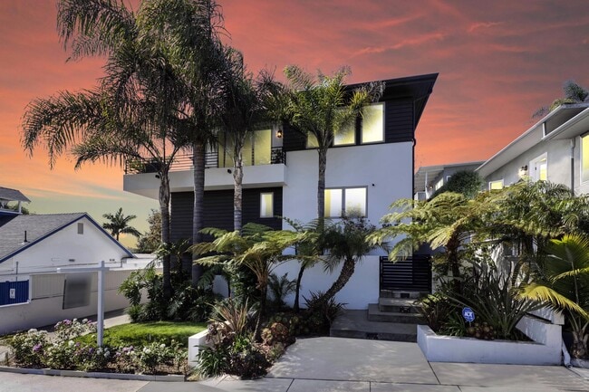 property at 1542 Manhattan Beach Blvd