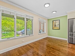 1068 Shermer Rd in Glenview, IL - Building Photo - Building Photo