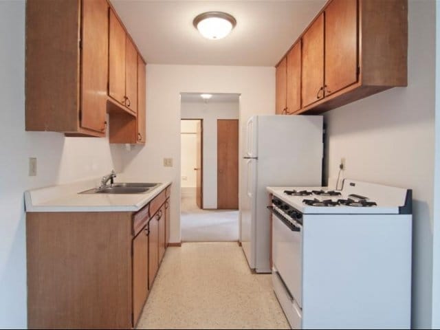 Crosswoods Apartments in Golden Valley, MN - Building Photo - Interior Photo