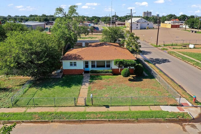 1902 36th St in Lubbock, TX - Building Photo - Building Photo