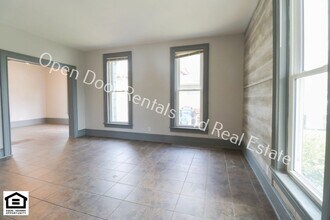 210 W 4th St in Auburn, IN - Building Photo - Building Photo