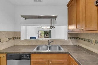 5606 Bonnell Vista St in Austin, TX - Building Photo - Building Photo