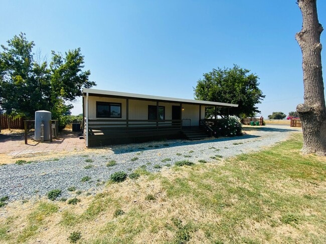 21616 Thornton Rd in Lodi, CA - Building Photo - Building Photo