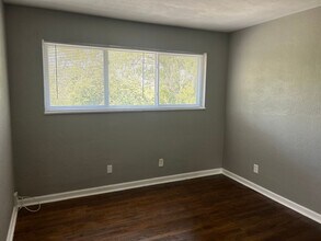 1040 Forest Ct-Unit -B05 1040 16 in Kansas City, KS - Building Photo - Building Photo