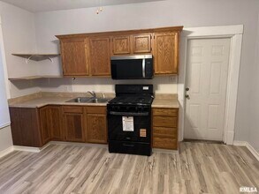 105 6th Ave in Moline, IL - Building Photo - Building Photo