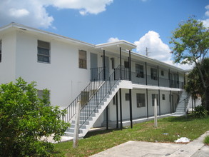 1025 13th St in West Palm Beach, FL - Building Photo - Building Photo