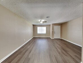 407 Harold Ln in Baytown, TX - Building Photo - Building Photo