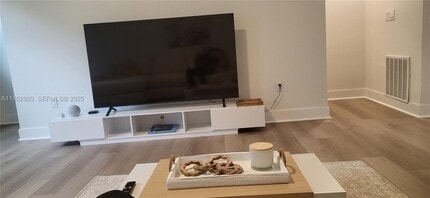 2069 S Ocean Dr in Hallandale Beach, FL - Building Photo - Building Photo