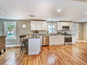 44 Maple St in Stoneham, MA - Building Photo - Building Photo