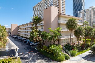 Taromina Apartments in Hallandale Beach, FL - Building Photo