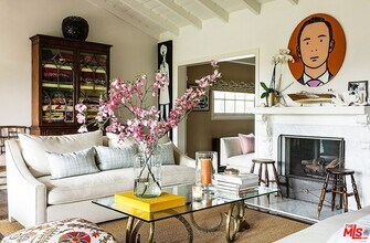 8050 Mulholland Dr in Los Angeles, CA - Building Photo - Building Photo