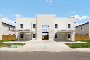 15 Larkspur Ave in McAllen, TX - Building Photo