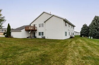 1121 Stonewood Xing, Unit #3 in Sun Prairie, WI - Building Photo - Building Photo