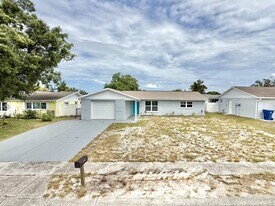 6417 Sutherland Ave in New Port Richey, FL - Building Photo
