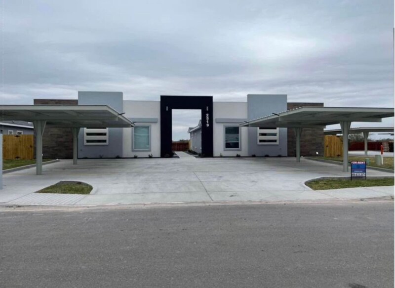 201 W Rutherford Ave in Edinburg, TX - Building Photo