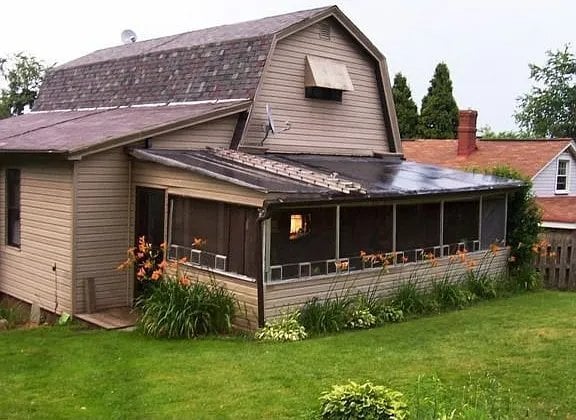 213 Ridge St in East Pittsburgh, PA - Foto de edificio - Building Photo