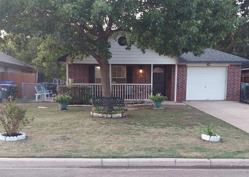 933 Valentine Ave in Waco, TX - Building Photo