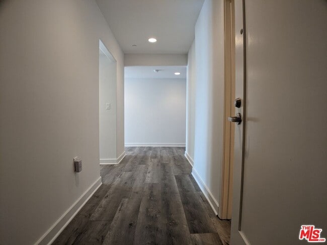 5143 White Oak Ave in Los Angeles, CA - Foto de edificio - Building Photo