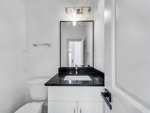 2410 Vaughn St in Houston, TX - Building Photo - Building Photo