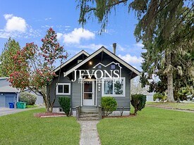 8632 116th Ave SE in Newcastle, WA - Building Photo